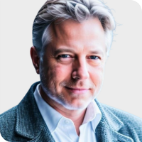 steve gluckman headshot